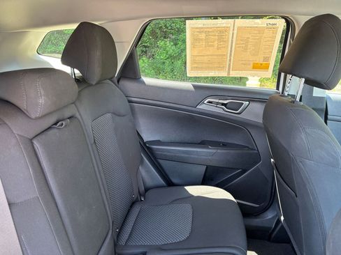 Used 2025 Kia Sportage LX FWD image 36