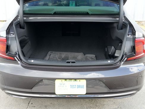 Used 2024 Volvo S90 T8 Ultimate image 10