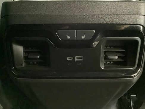 Used 2024 GMC Sierra 1500 AT4 w/ Technology Package AWD/4WD image 37