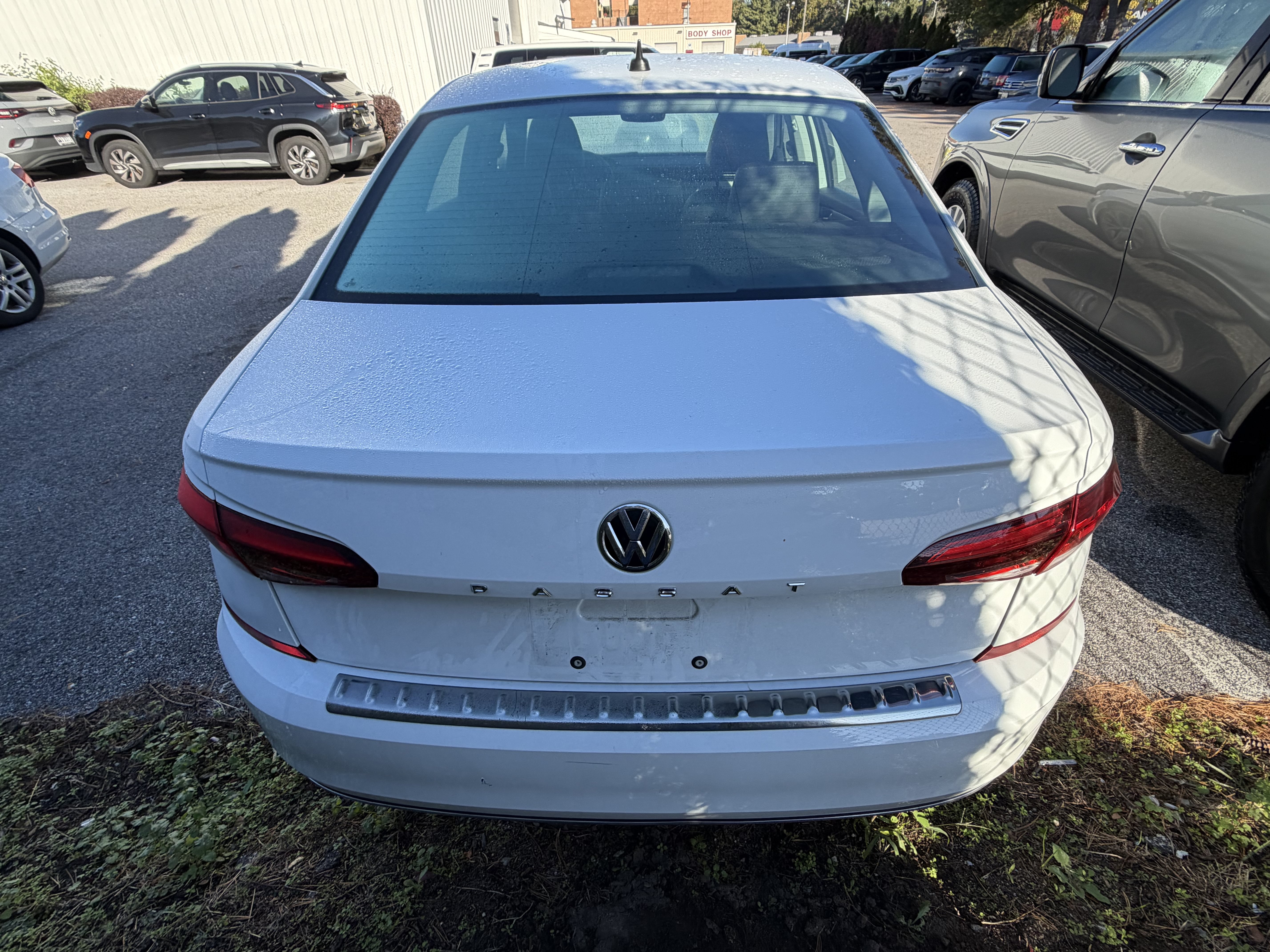 Used 2022 Volkswagen Passat 2.0T SE FWD image 9