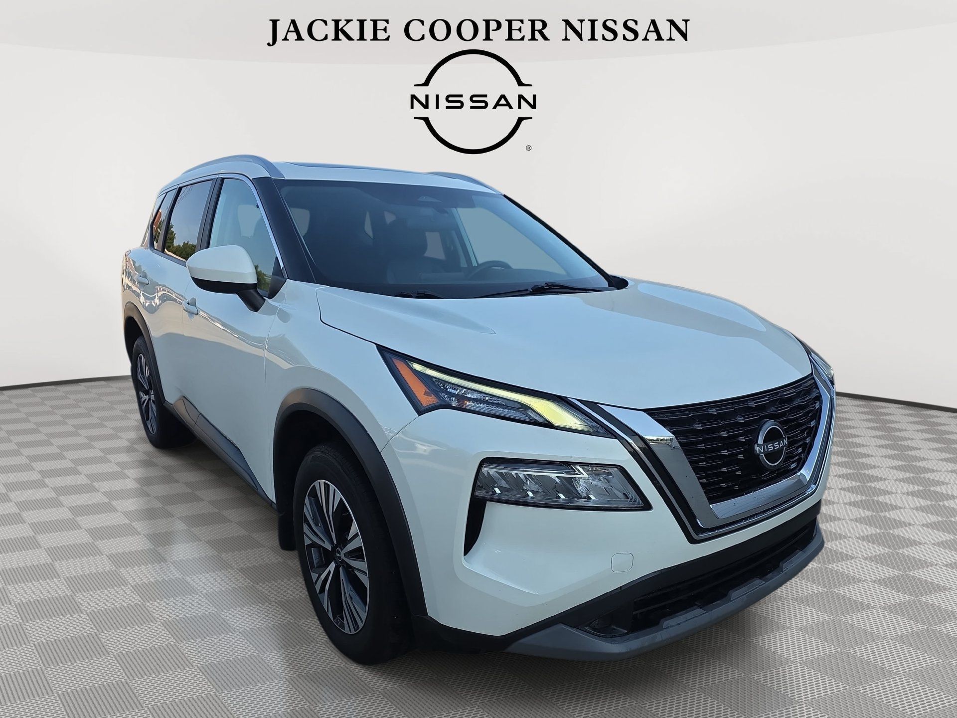 Used 2023 Nissan Rogue SV w/ SV Premium B Package FWD image 3