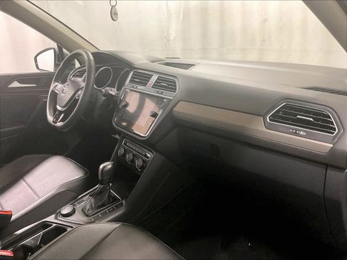 Used 2021 Volkswagen Tiguan SE image 14