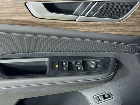 Used 2025 Volkswagen Atlas SEL image 11