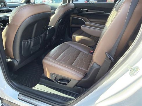Used 2022 Kia Telluride SX w/ SX Prestige Package image 21