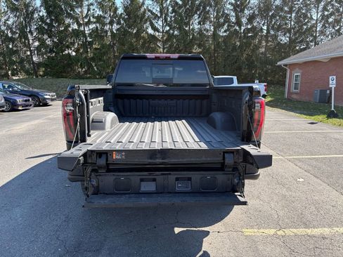 Used 2025 GMC Sierra 2500 AT4X w/ AT4X AEV Edition image 9