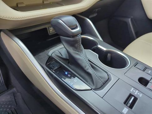 Certified 2023 Toyota Highlander XLE image 21