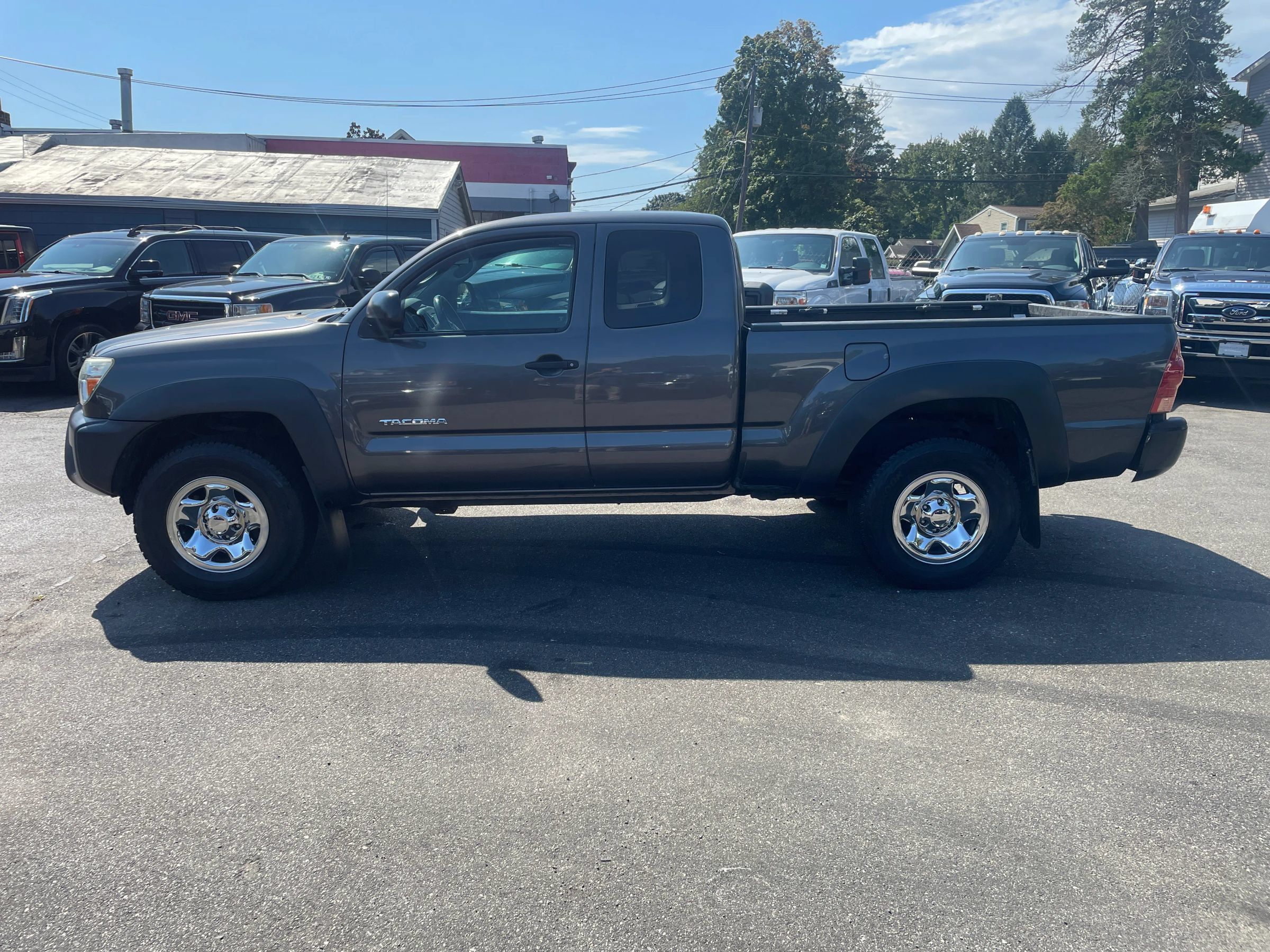 Used 2015 Toyota Tacoma 4x4 Access Cab w/ Convenience Package image 2