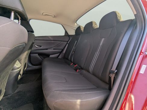 Used 2023 Hyundai Elantra SEL FWD image 9