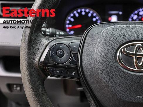 Used 2021 Toyota RAV4 XLE AWD/4WD image 14