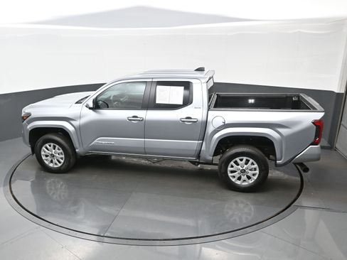 Used 2025 Toyota Tacoma SR5 image 37