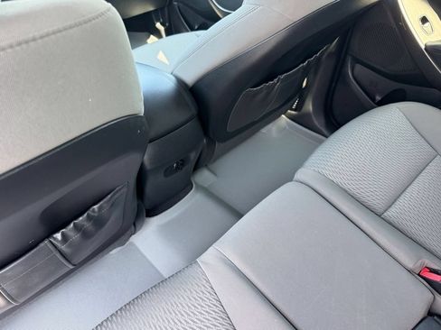 Used 2017 Hyundai Santa Fe Sport AWD/4WD image 12