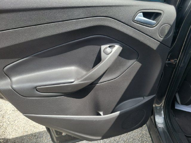 Used 2019 Ford Escape Titanium w/ U9j03 - Titanium Tow Package AWD/4WD image 17