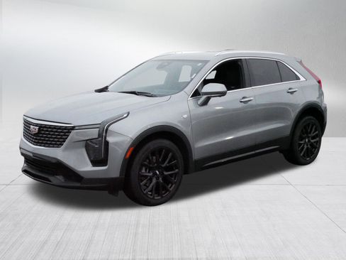Used 2025 Cadillac XT4 Premium Luxury image 3