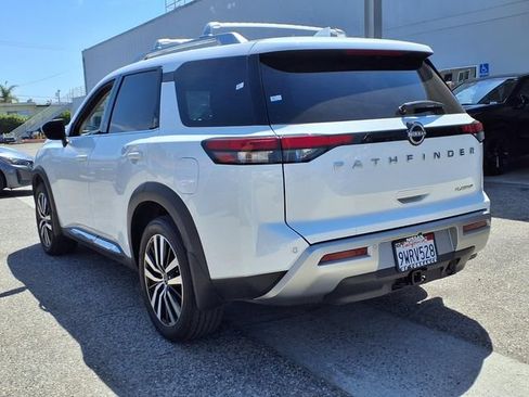 Certified 2025 Nissan Pathfinder Platinum w/ Cargo Package FWD image 3