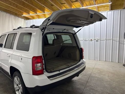 Used 2014 Jeep Patriot Limited w/ Sun/Sound Group AWD/4WD image 9