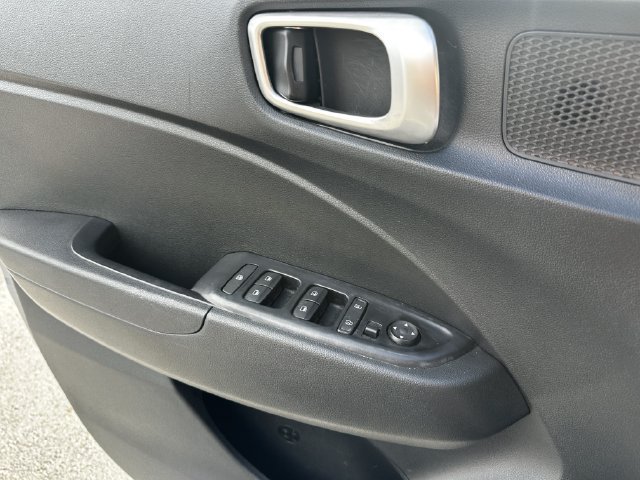 Used 2022 Hyundai Venue SEL FWD image 32