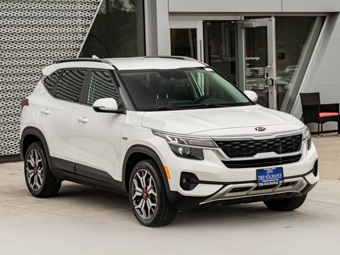 Used 2021 Kia Seltos S AWD/4WD image 2