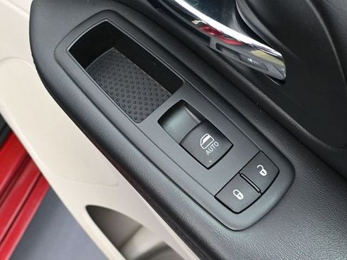 Used 2014 Dodge Grand Caravan SXT w/ Rear Park Assist Package image 42