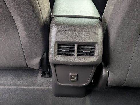 Used 2024 Chevrolet Equinox LT FWD image 15