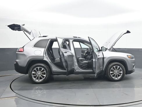 Used 2019 Jeep Cherokee Latitude Plus w/ Cold Weather Group AWD/4WD image 36