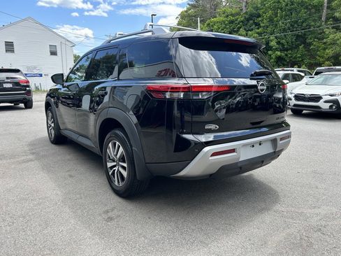 Used 2023 Nissan Pathfinder SL w/ Black Appearance Package AWD/4WD image 5
