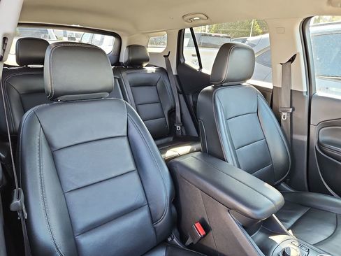 Used 2024 GMC Terrain SLT w/ Elevation Edition image 9