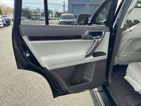 Used 2019 Lexus GX 460 Premium w/ Premium Package image 21