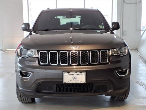 Used 2020 Jeep Grand Cherokee Laredo image 2