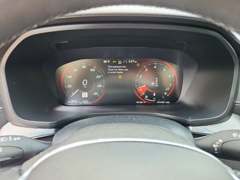 Used 2022 Volvo S60 B5 R-Design w/ Advanced Package image 22