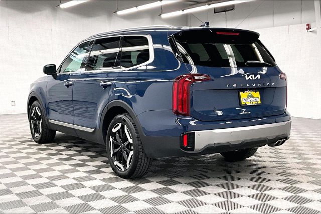 Used 2025 Kia Telluride S FWD image 2