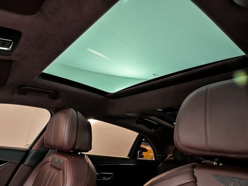 Used 2023 Bentley Flying Spur V8 image 24