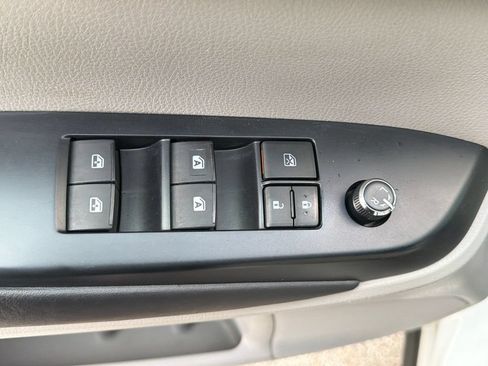 Used 2017 Toyota Highlander XLE FWD image 30