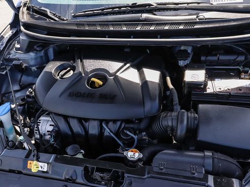 Used 2014 Hyundai Elantra SE image 28