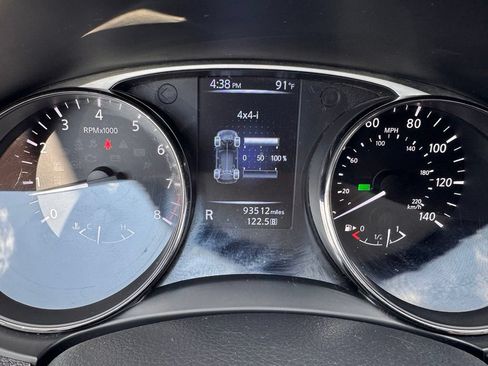 Used 2016 Nissan Rogue SV AWD/4WD image 24