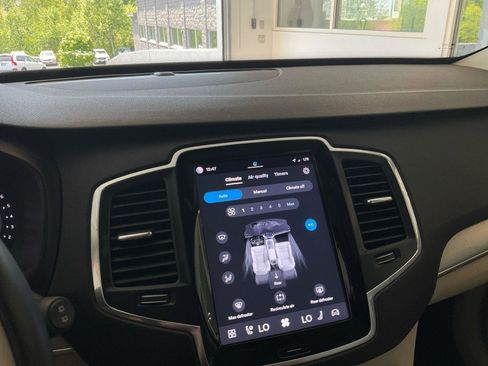 Certified 2023 Volvo XC90 B5 Core w/ Climate Package AWD/4WD image 22