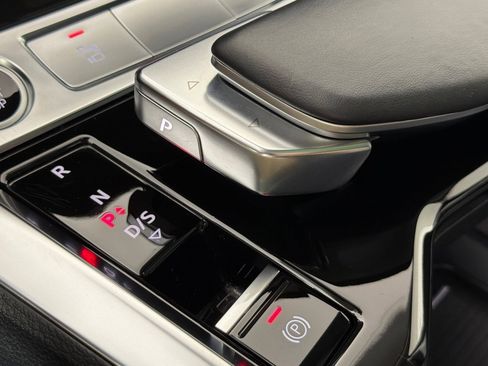 Used 2022 Audi e-tron Premium Plus w/ Premium Plus Package image 21