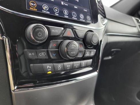 Used 2020 Jeep Grand Cherokee Limited w/ Luxury Group II image 21