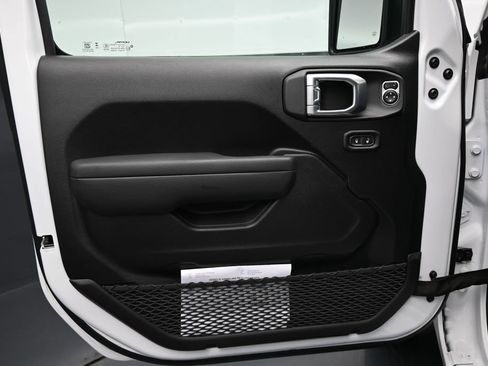New 2026 Jeep Gladiator Sport AWD/4WD image 10