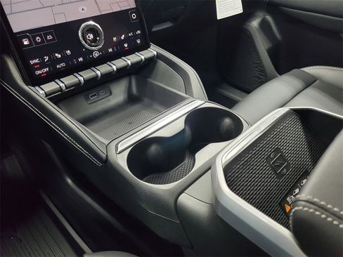 New 2026 GMC Terrain Denali w/ LPO, Black Badging Package image 24