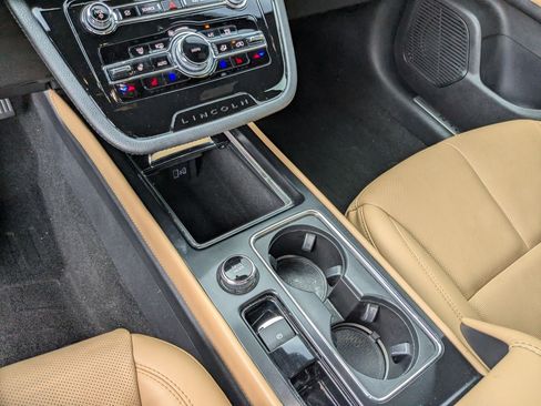 Used 2022 Lincoln Corsair Reserve w/ Elements Package FWD image 19