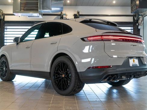 New 2025 Porsche Cayenne Coupe image 3