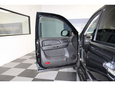 Used 2013 Chevrolet Tahoe LTZ image 11