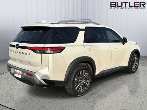 Used 2023 Nissan Pathfinder SL w/ SL Premium Package image 5