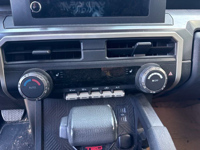 Used 2025 Toyota Tacoma TRD Off-Road AWD/4WD image 17