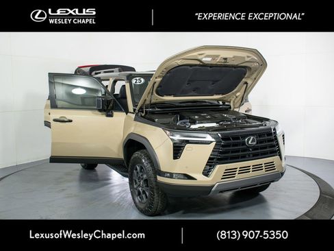 Used 2025 Lexus GX 550 image 16