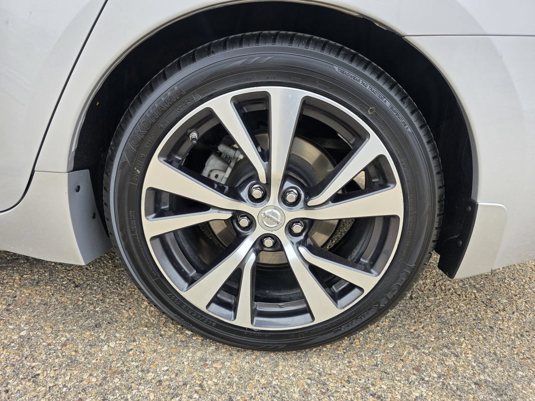 Used 2017 Nissan Maxima Platinum FWD image 39