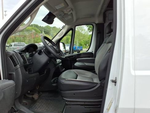 Used 2024 RAM ProMaster 2500 w/ Convenience Group FWD image 4