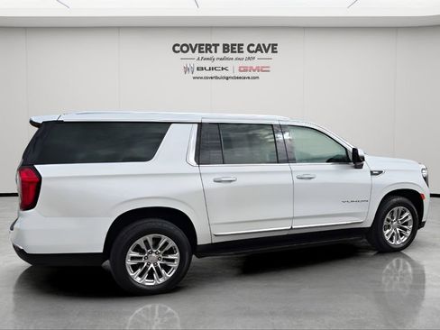 Used 2022 GMC Yukon XL SLT w/ SLT Premium Package image 10