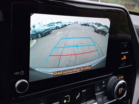 Used 2024 Toyota Highlander XLE image 17