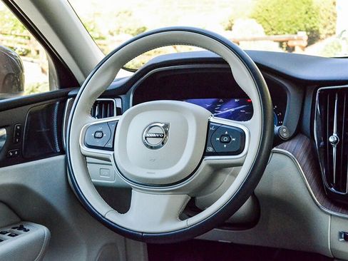 Used 2022 Volvo XC60 B5 Momentum w/ Advanced Package image 20